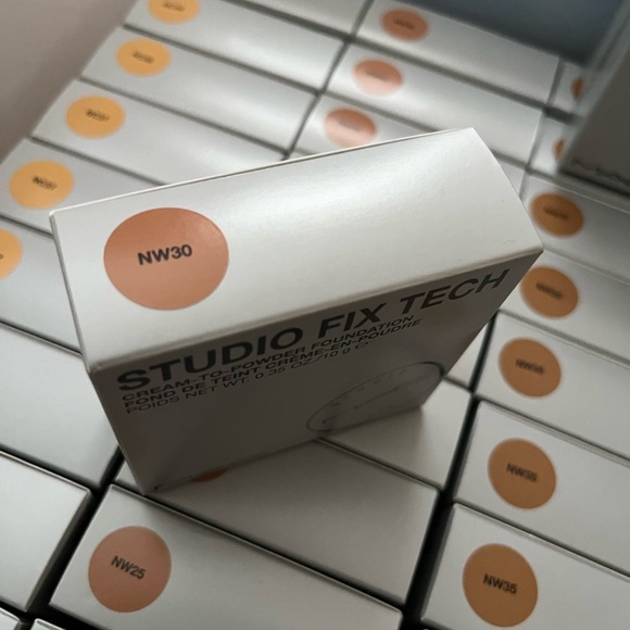 New MAC Studio Fix Tech Cream-To-Powder - Picture 7 of 14